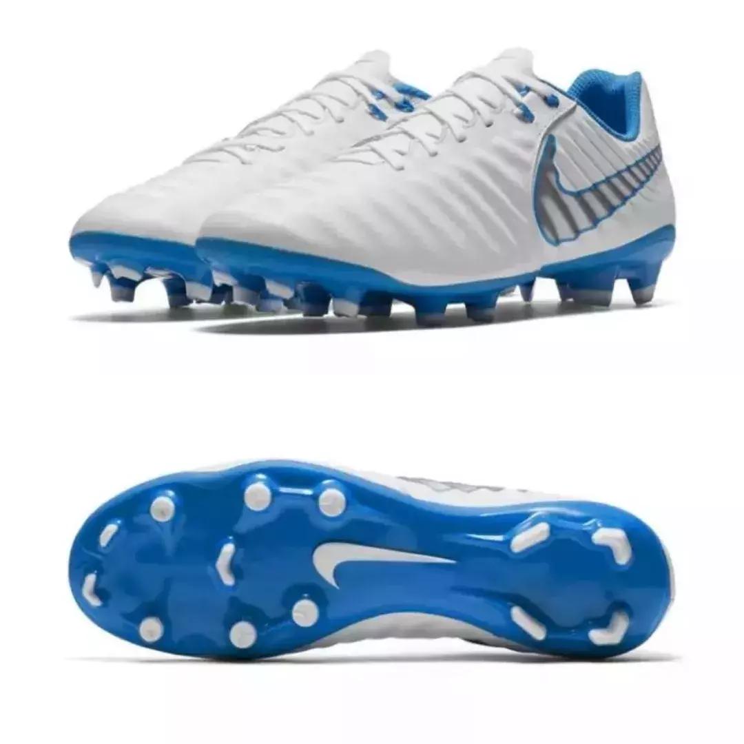 踢足球选择什么样的球鞋,踢足球选鞋子