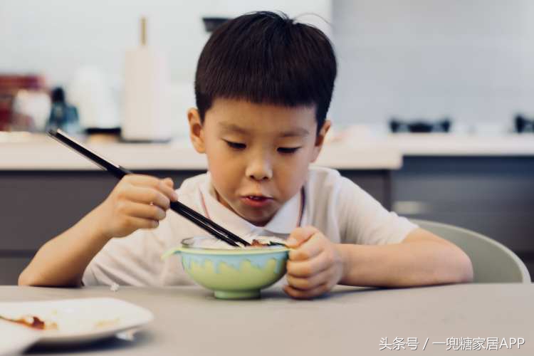 为了2个娃,我183㎡的家,没一个凸出来的柜门把手