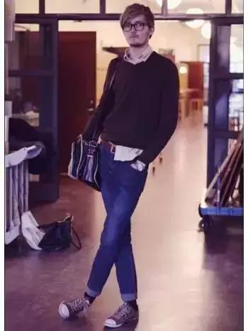 男士穿呢子大衣牛仔裤配什么鞋子,男士牛仔裤配哪种鞋子显得高级