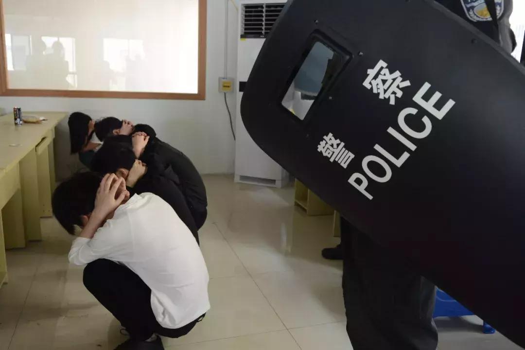 搬家、运尸、送花圈、P黄图,浙江一美女就借了3000元钱,竟然遭受这……