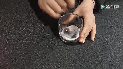 倒点这个，鞋子都不用刷，放上1年照样干净