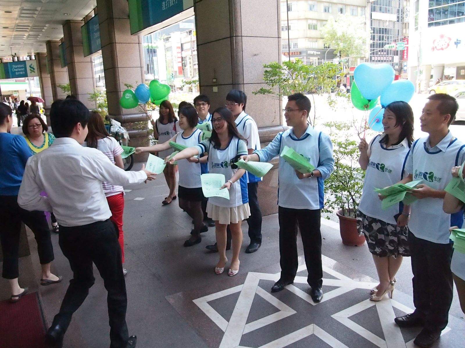 意识到父母赚钱不易,知道父母赚钱太难了怎么办