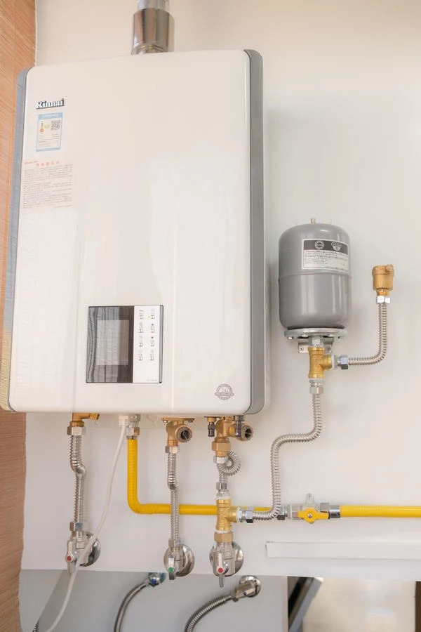 空气能燃气热水器电热水器怎么选,电热水器比燃气热水器哪个更省钱