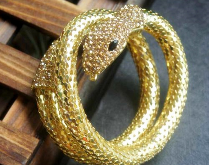 为什么属蛇和属蛇的能说到一块,属马为什么不喜欢属蛇