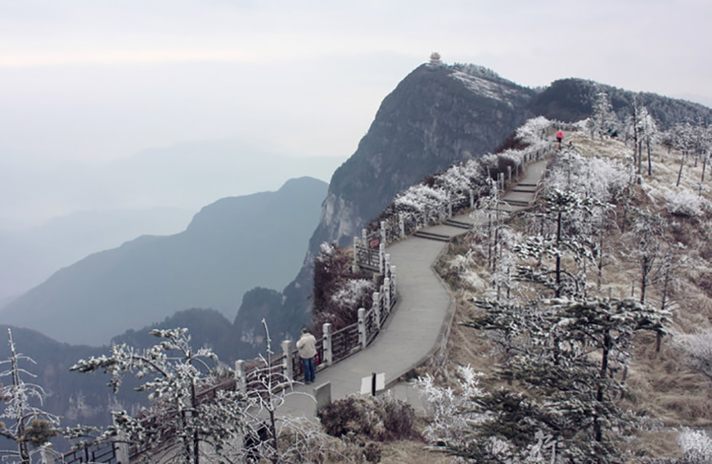 峨眉山观后感,乐山峨眉山金顶旅游攻略