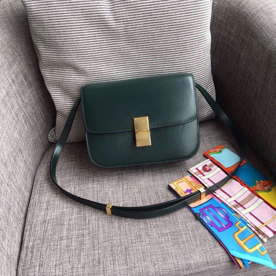 她拎着我送的LV去跟别的男人相亲,我该说什么好?