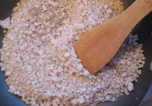 手脚干燥粗糙裂口掉皮,皮肤干燥手脚裂口原因