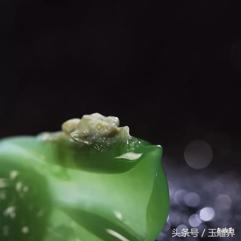 杂质被玉雕师用活，作品活了