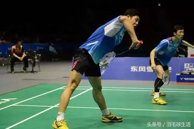羽毛球双打发球错误案例,羽毛球常见错误集锦