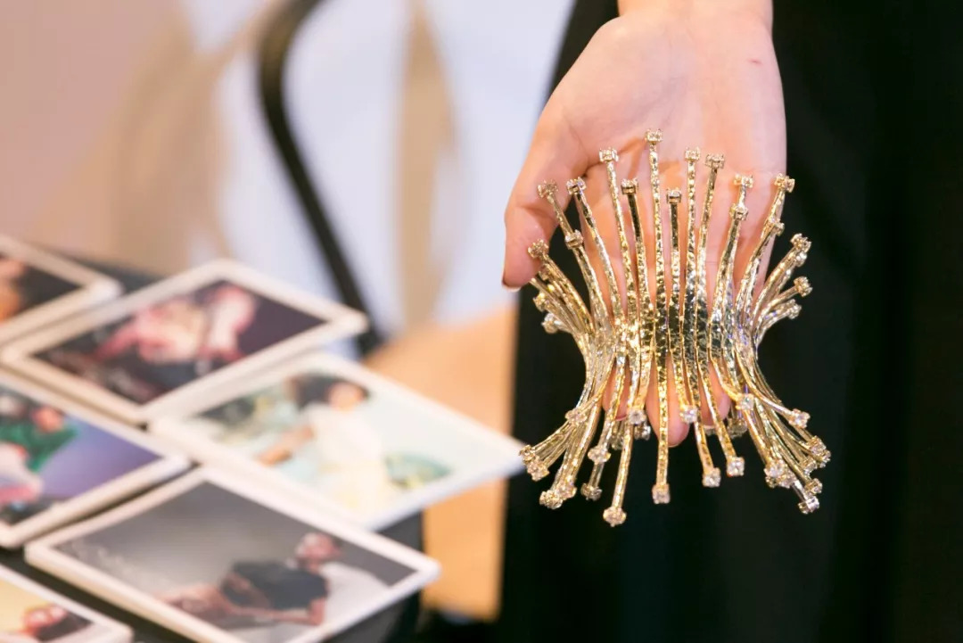 阿秋秋说｜10个角度，麻溜带你去趟香港时装周