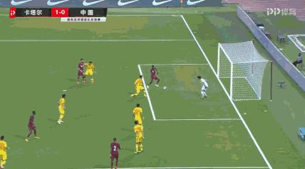 国足球迷踢球,国足球迷看球