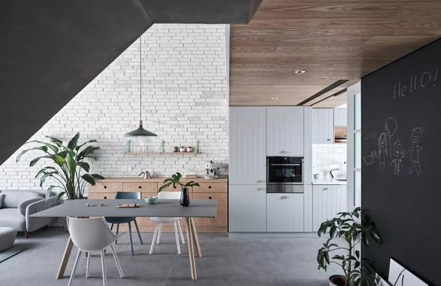 家里顶楼怎么装修,买到顶楼要怎么装修斜屋顶