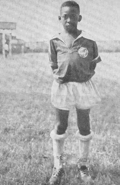 他用双脚让国家停战，这个男人我们等了40年！