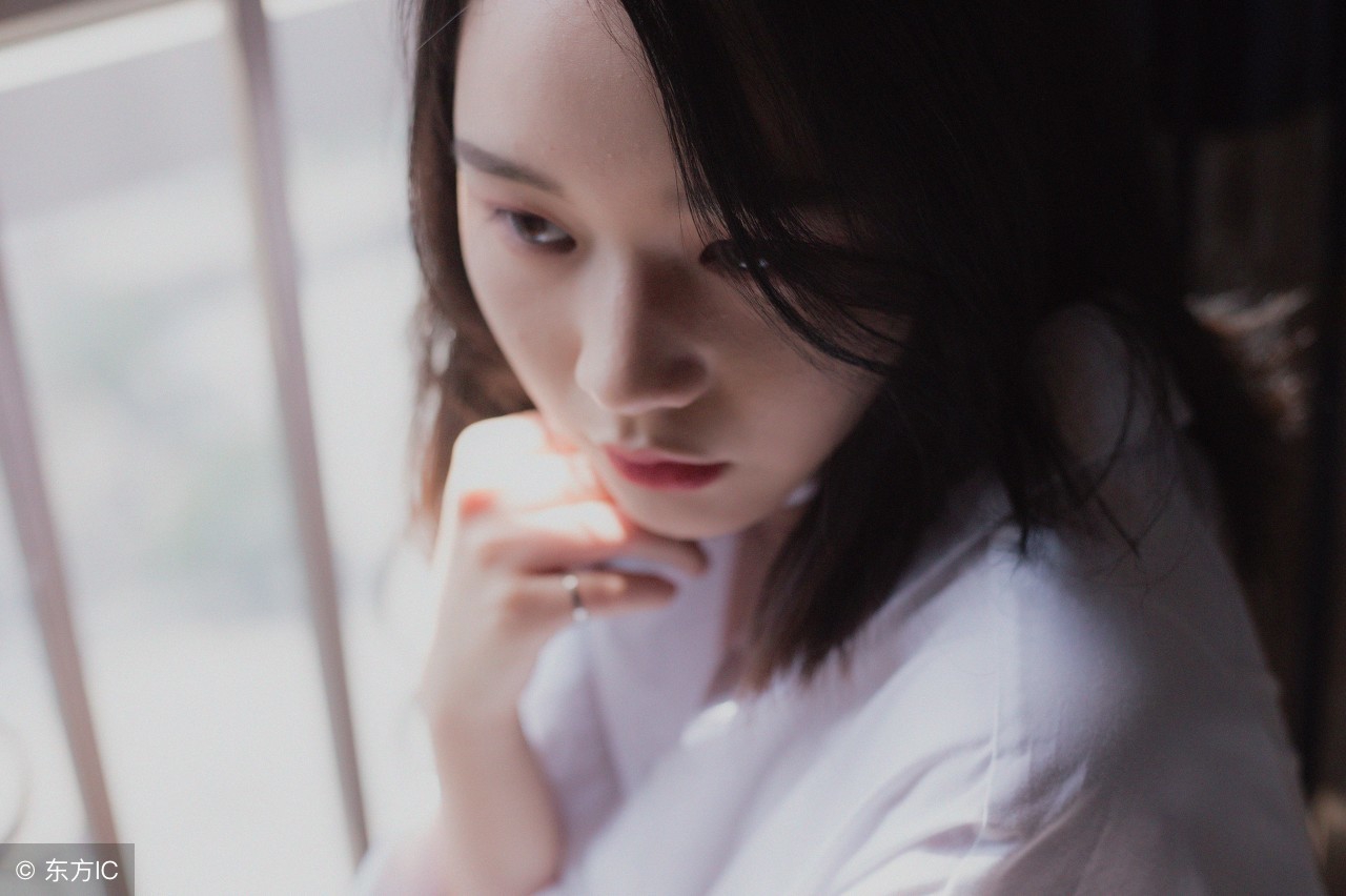 她坐小月子，而他却画风180转弯，弃她不顾，她最后……