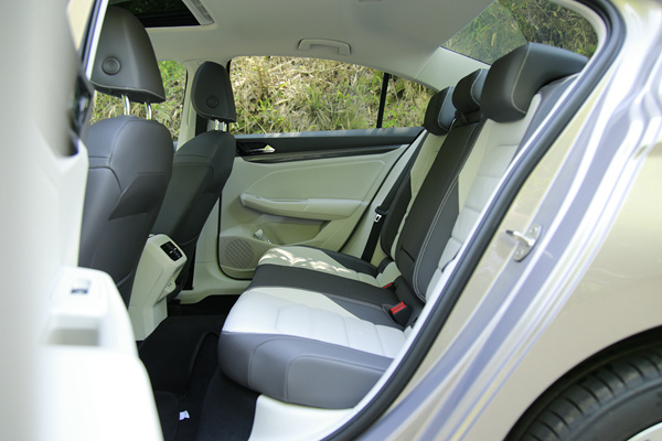 一汽大众新宝来280tsi,大众2019款1.5新宝来测试