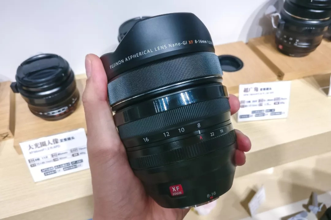 价值百万的电影摄影机,200元的摄影棚