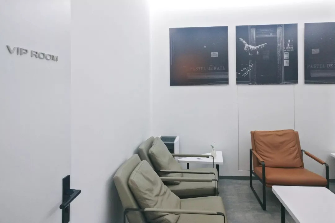 价值百万的电影摄影机,200元的摄影棚