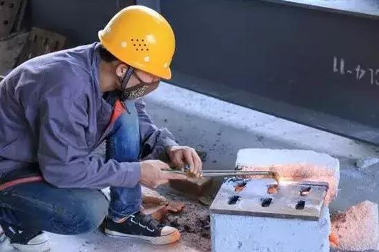 王子饭店曾经的女老板，在北郊盖了栋楼，里面放了1600件瓷器