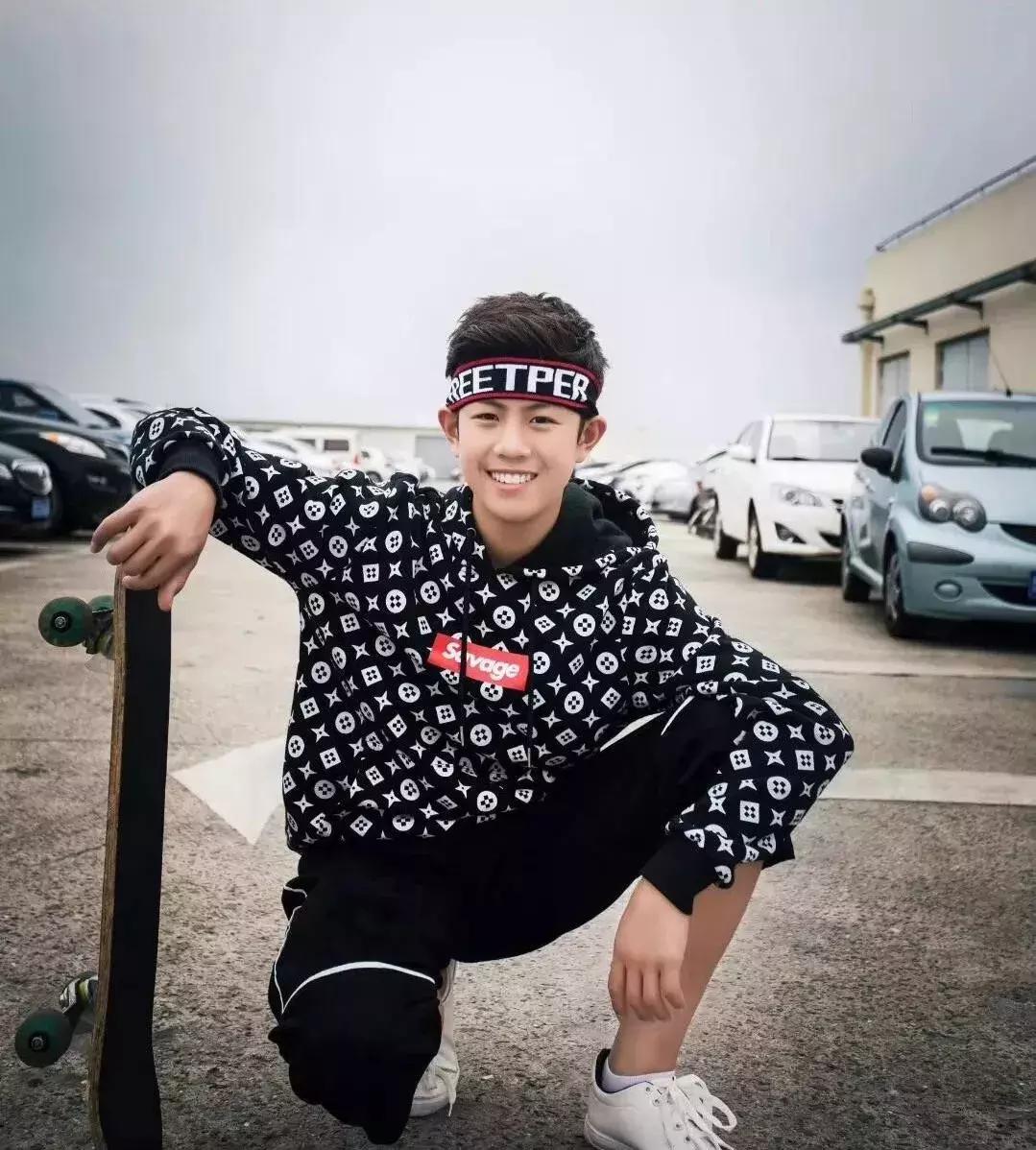 踢球真的没出路吗,足球如何才能称得上球王