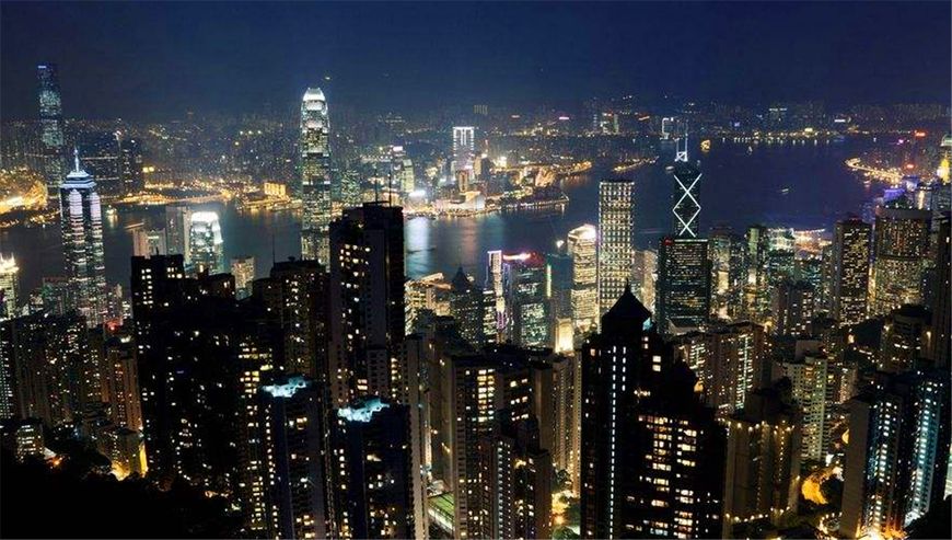 有个地方富豪遍地，东西都是正品而且很便宜，人们都喜欢去那购物