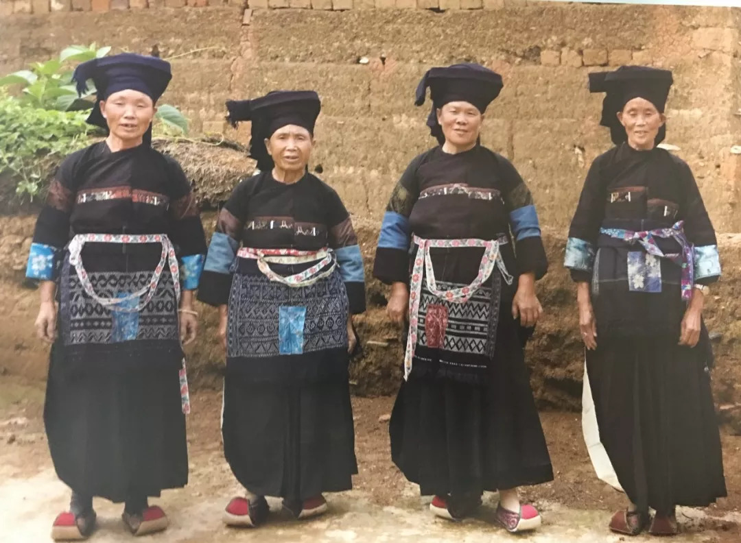 广西壮族服饰,广西百色壮族服饰