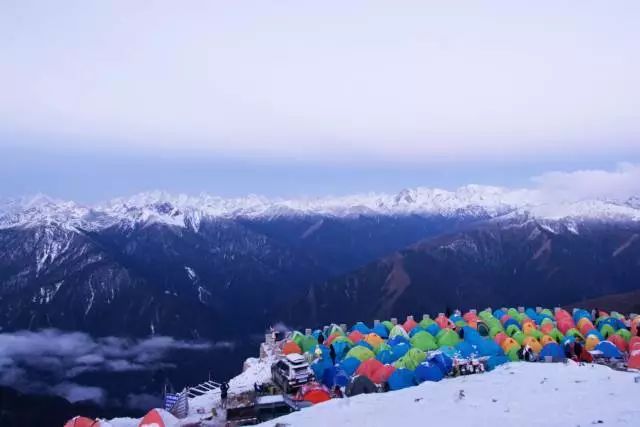川西不次于牛背山的观景平台,比牛背山更近的贡嘎观景平台