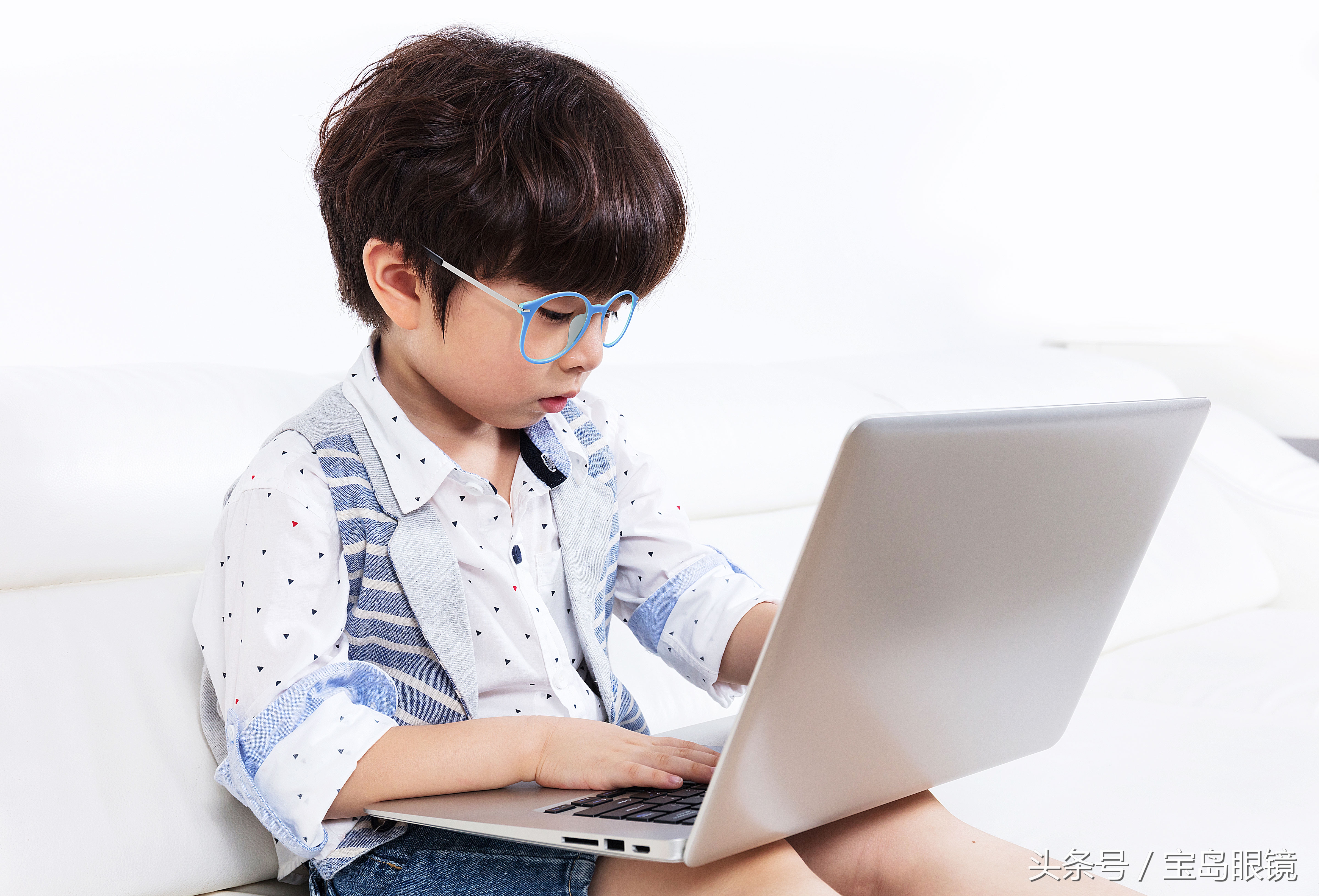 孩子近视家长别慌找到元凶最关键,导致孩子近视的那些坑你踩过几个