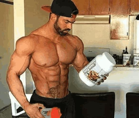 靠鸡蛋白增肌,自卑的肌肉男健身起来有多可怕