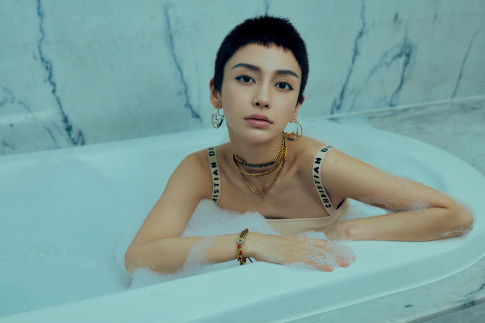 baby杨颖真剃成寸头了吗,baby早期短发照片