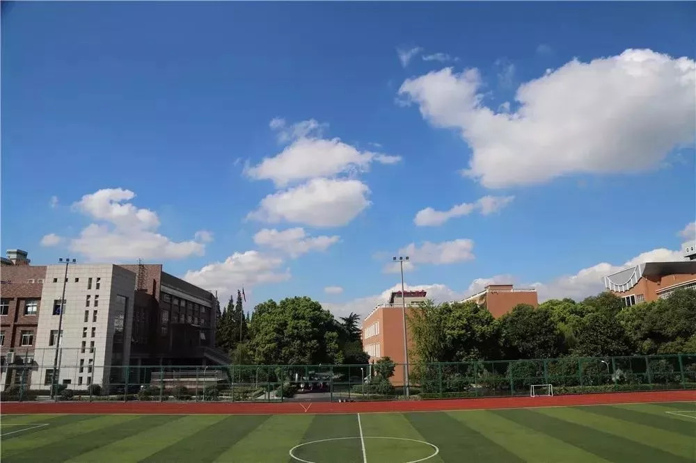 宝山这所学校被教育部点名表扬！是你的母校吗？