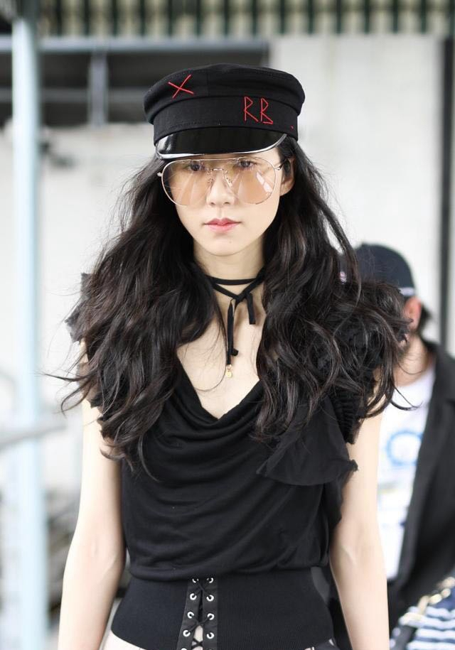 韩雪的穿搭真是太高级了,41岁秦岚撞衫26岁鞠婧祎