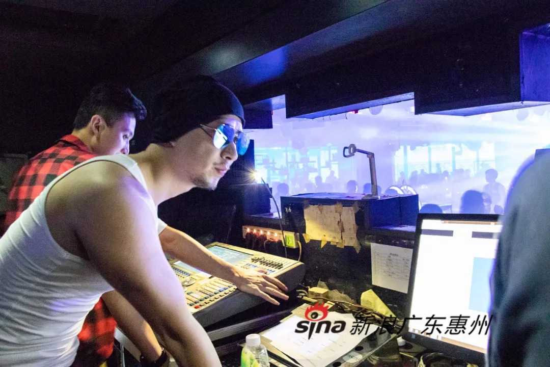 看见第二季06剧情,看到酒吧男生跳舞