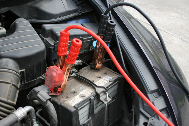 怎样进行汽车蓄电池的维护与保养,汽车蓄电池的保养和维护是怎样的