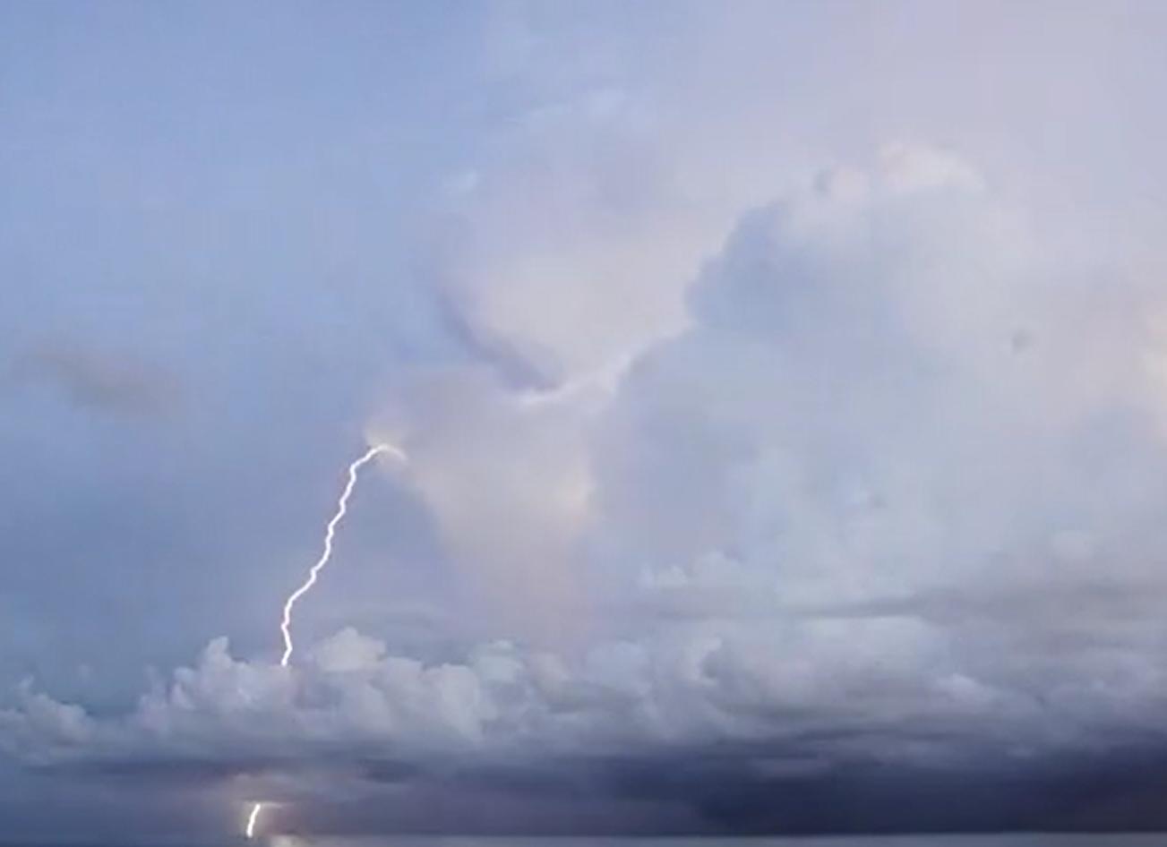 足球场各种意外状况,足球场发生意外情况怎么办