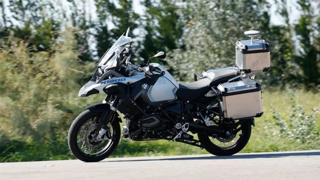 宝马两轮摩托车,宝马最新自动驾驶