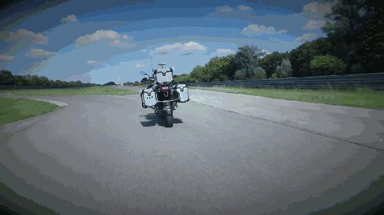 宝马两轮摩托车,宝马最新自动驾驶