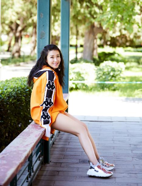 她撞脸许晴，与罗晋传过绯闻，结婚生龙凤胎淡出，复出更年轻性感