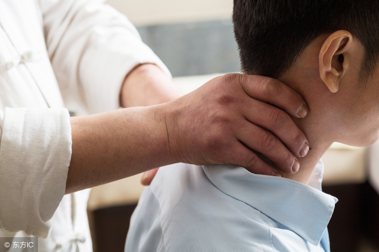 中医按摩手哪里缓解颈椎不适,治疗颈椎疼痛按摩手法