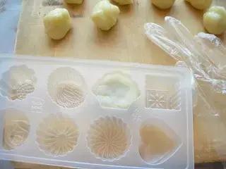 冰皮月饼怎么做才不会软糯变硬,冰皮月饼不需要烘焙吗