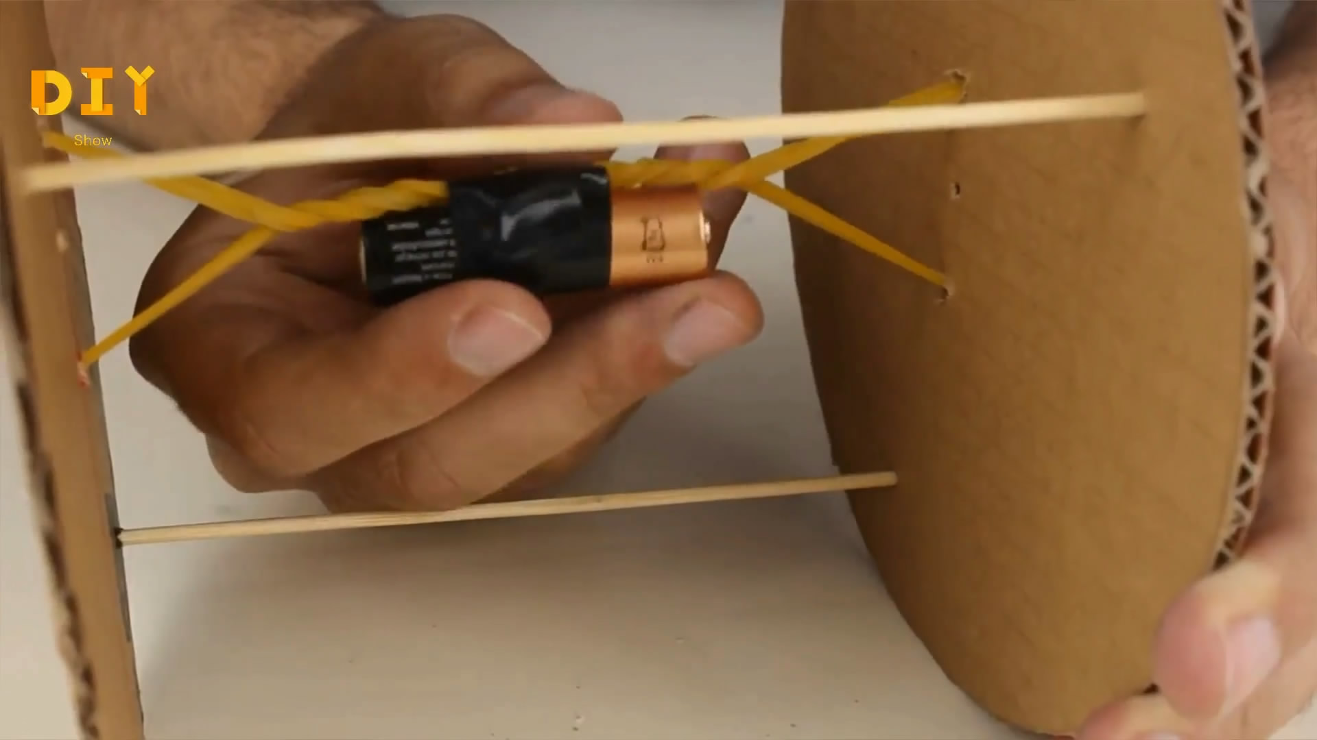 动手制作小手工玩具diy,简易玩具制作方法50字