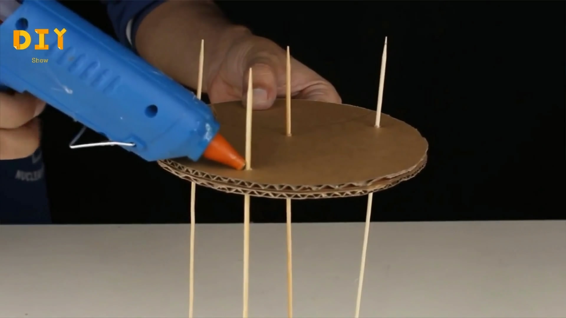 动手制作小手工玩具diy,简易玩具制作方法50字