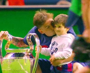 梅西儿子喜欢足球吗,梅西头号迷弟迷你罗