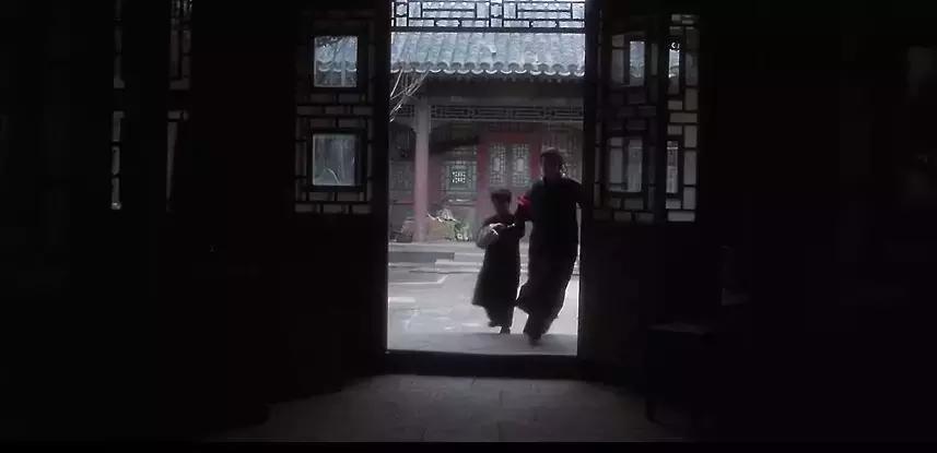 霸王别姬电影中的细节隐喻,霸王别姬细思极恐细节解析