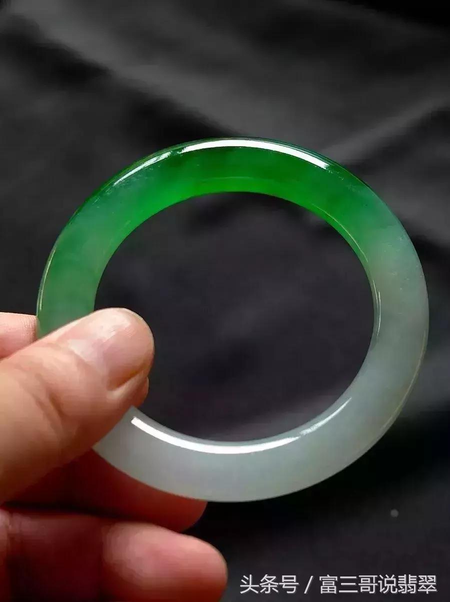 7000多名玉商联名上书：禁止直播卖翡翠！是真还是假？您怎么看！