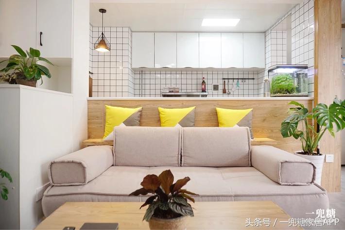 年轻人,谁不是一边感叹房子小,一边在小房子里拼命折腾?