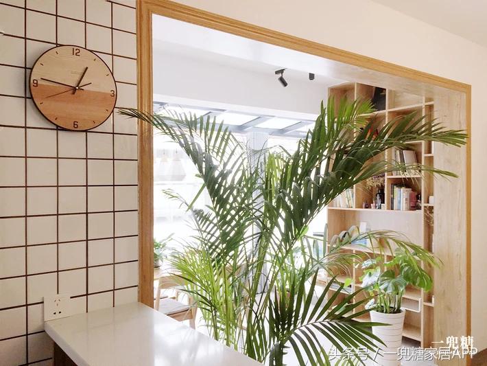 年轻人,谁不是一边感叹房子小,一边在小房子里拼命折腾?