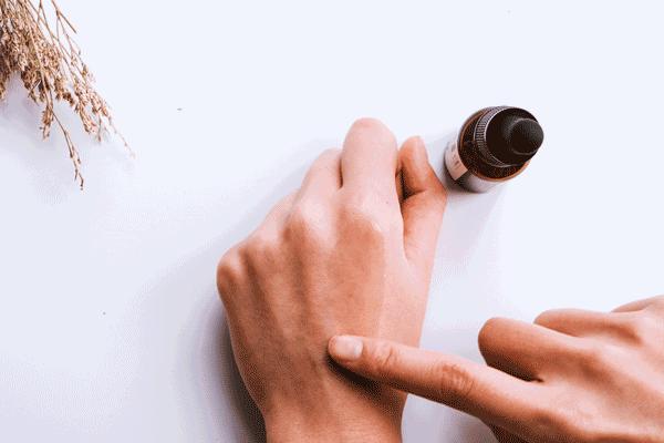 还嫌自己脸黄？推荐好用到逆天的国货精华，不到百元就能提亮肤色！