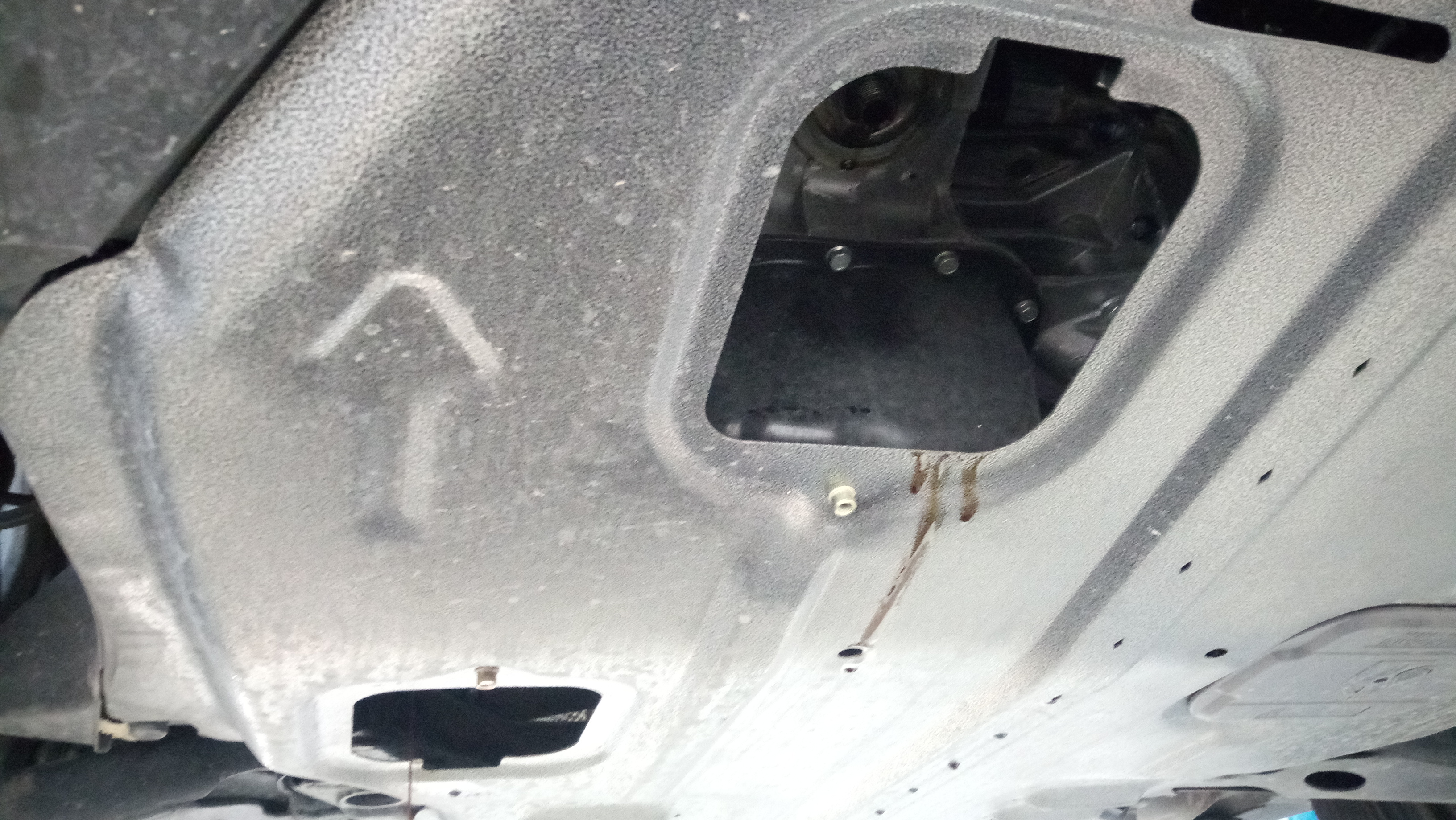 三菱欧蓝德换机油用多少,三菱欧蓝德更换胜牌机油