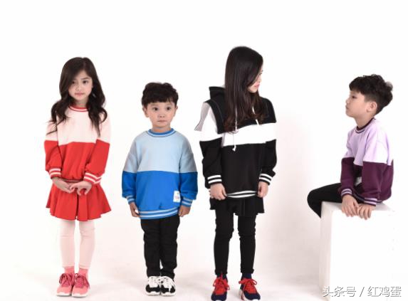 韩国童装新秋款怎么样穿 (韩国童装潮款穿搭)
