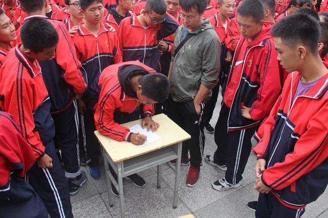 塞高举办学生社团纳新千人推介会